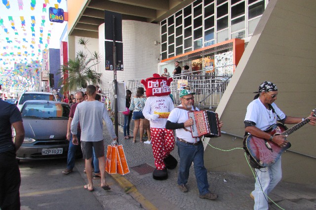 Consumidores foram às ruas conferir a Liquidaço