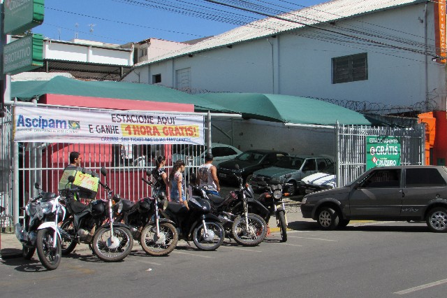 Consumidores vão às ruas para as compras do Dia dos Pais