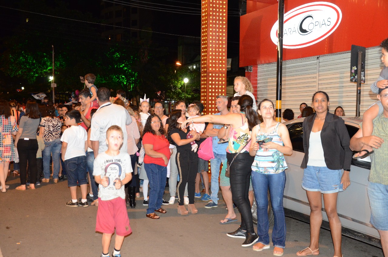 Papai Noel chega e o encanto do Natal toma conta de Pará de Minas