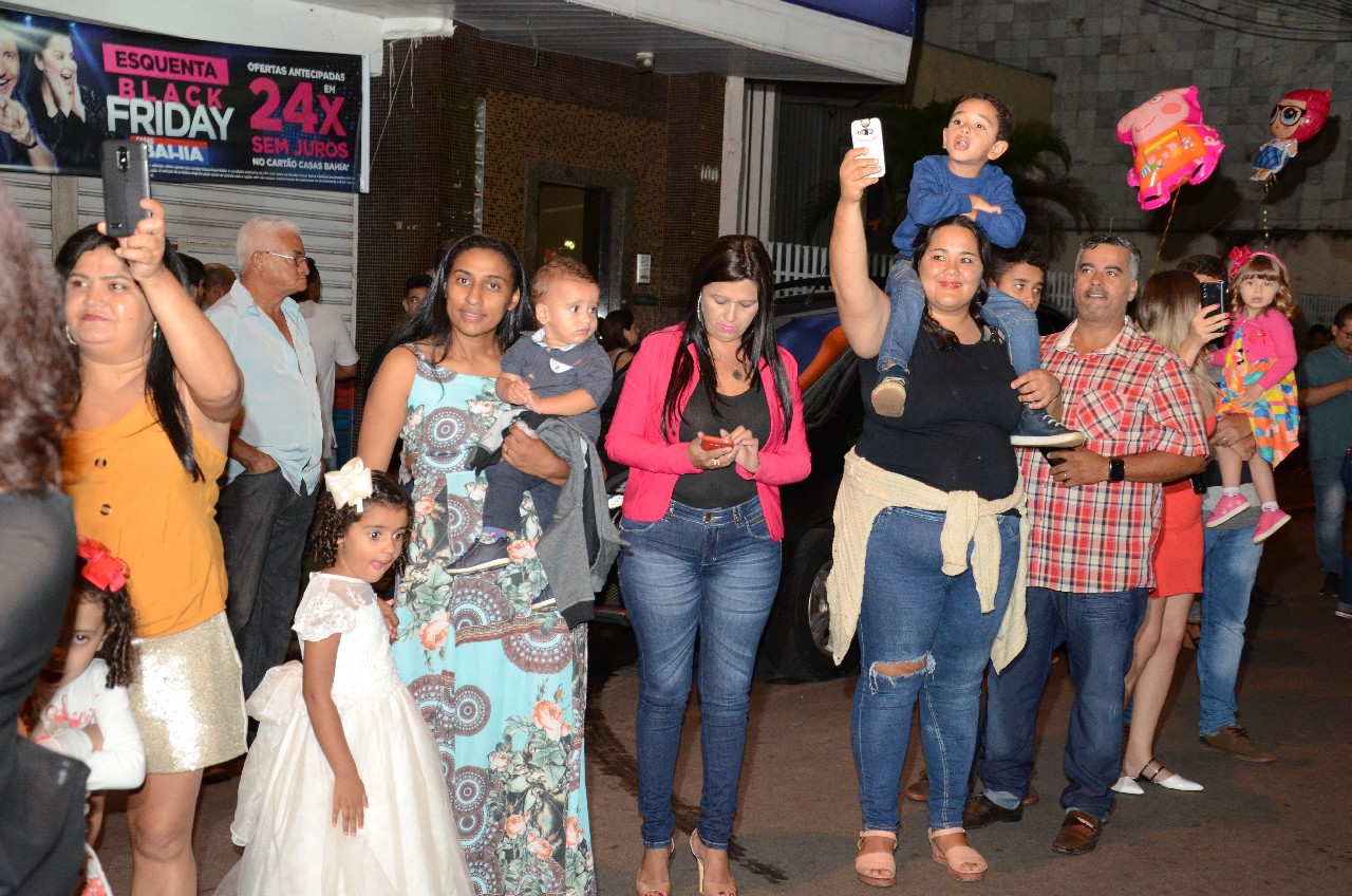 Papai Noel chega e o encanto do Natal toma conta de Pará de Minas