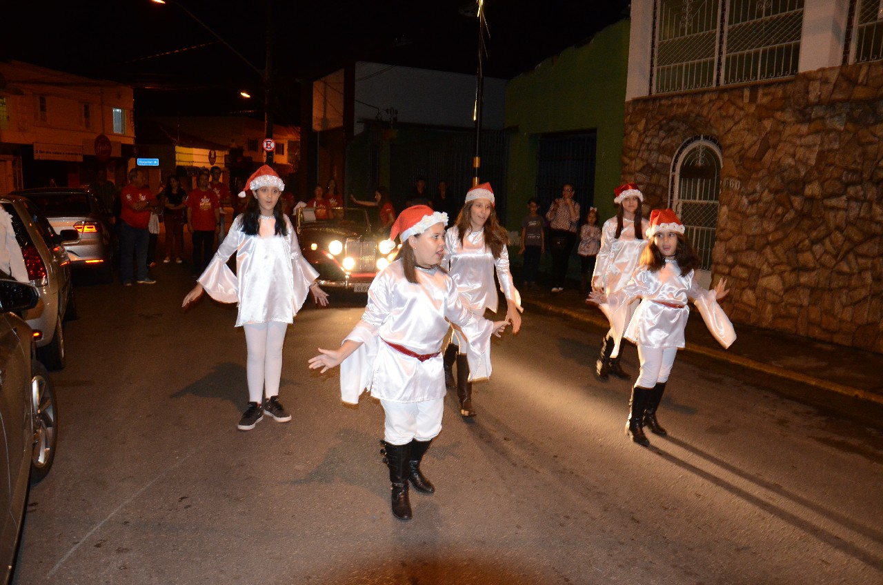 Papai Noel chega e o encanto do Natal toma conta de Pará de Minas