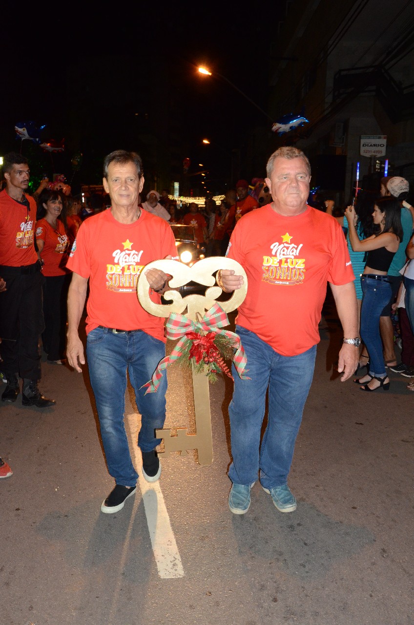 Papai Noel chega e o encanto do Natal toma conta de Pará de Minas