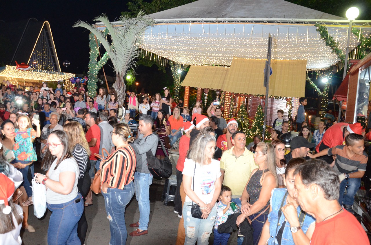 Papai Noel chega e o encanto do Natal toma conta de Pará de Minas