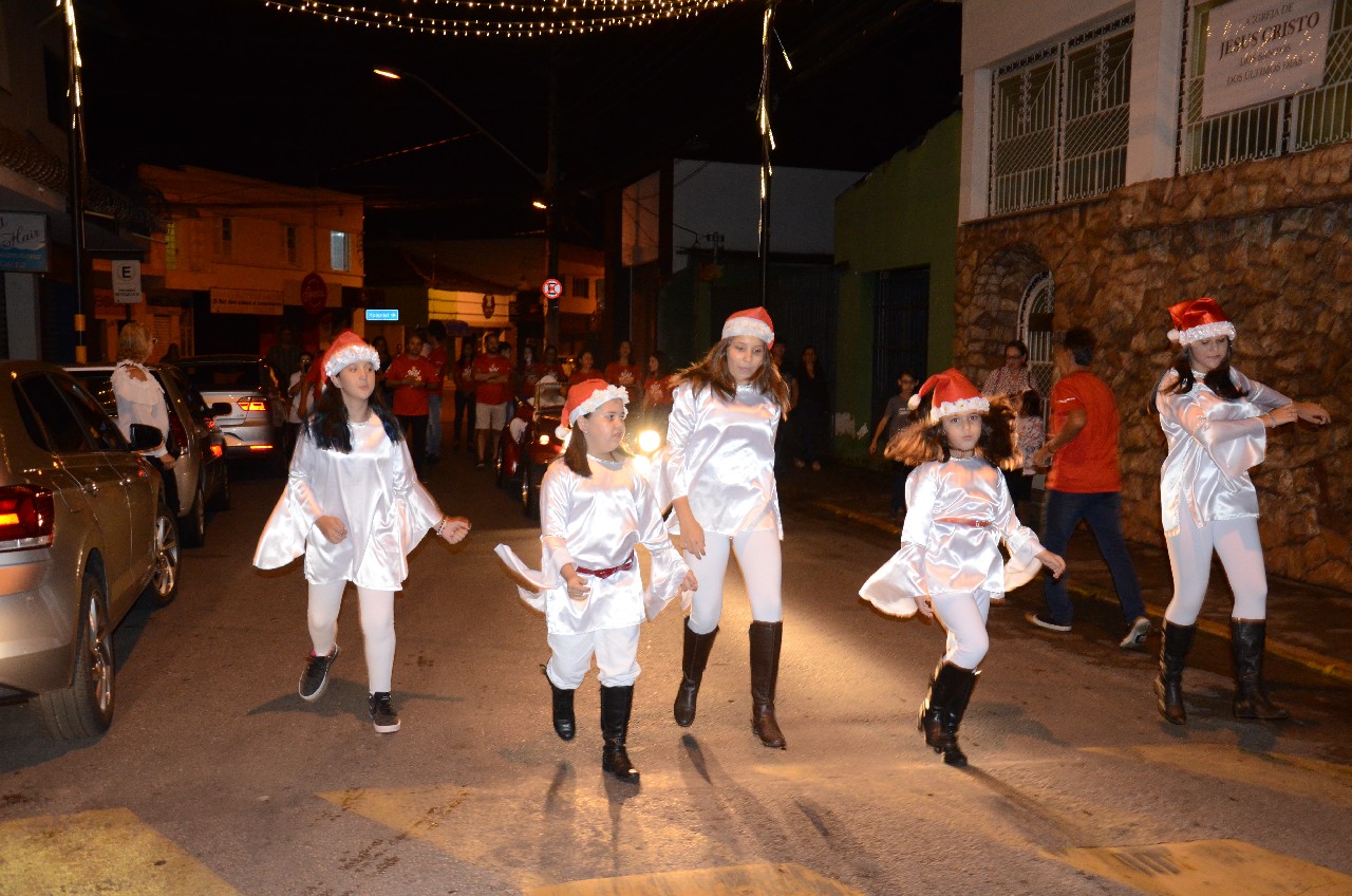 Papai Noel chega e o encanto do Natal toma conta de Pará de Minas