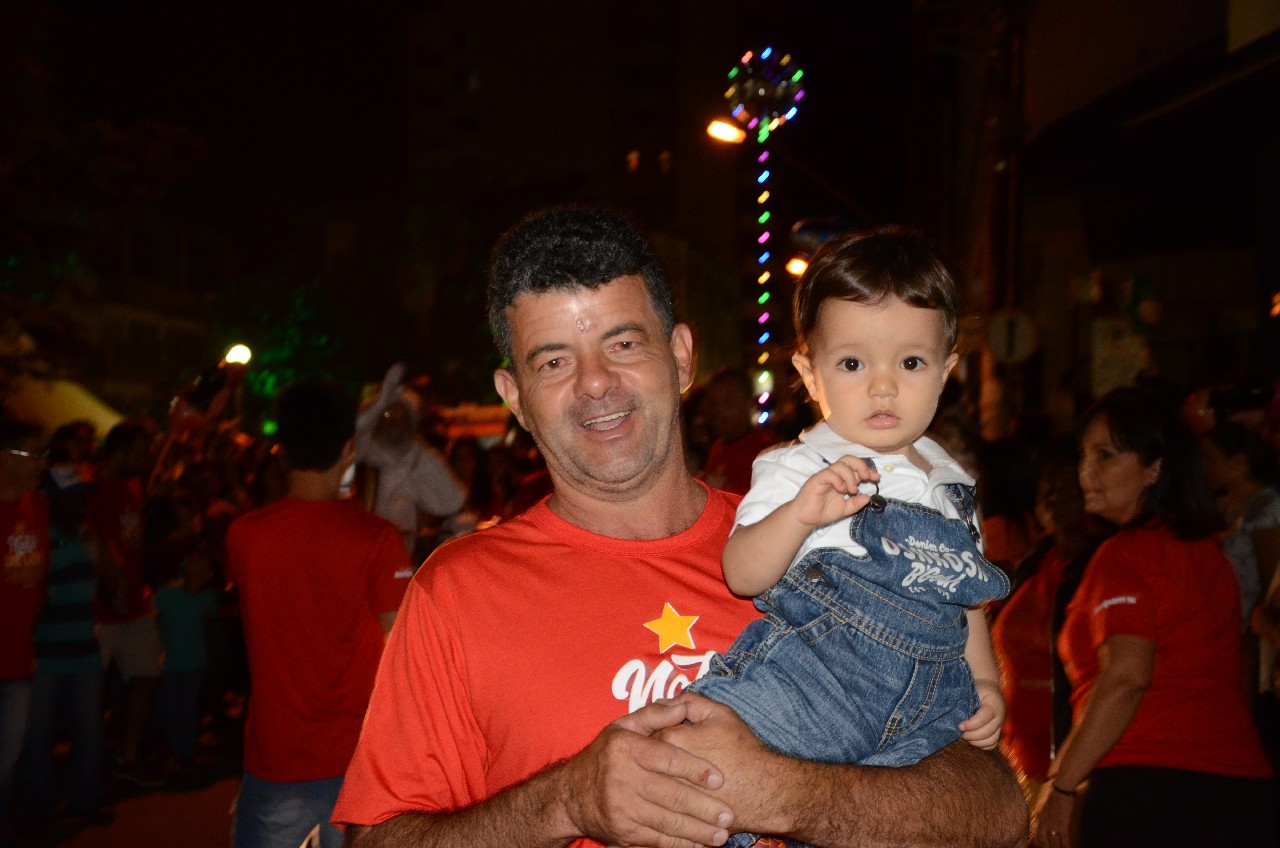 Papai Noel chega e o encanto do Natal toma conta de Pará de Minas