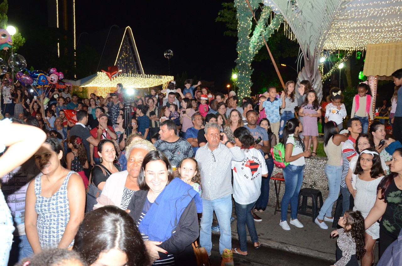 Papai Noel chega e o encanto do Natal toma conta de Pará de Minas