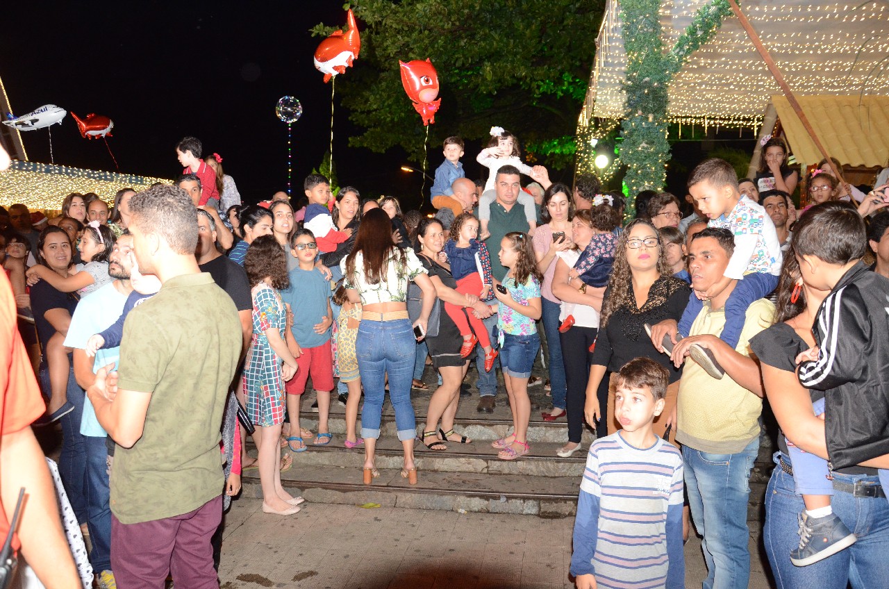 Papai Noel chega e o encanto do Natal toma conta de Pará de Minas