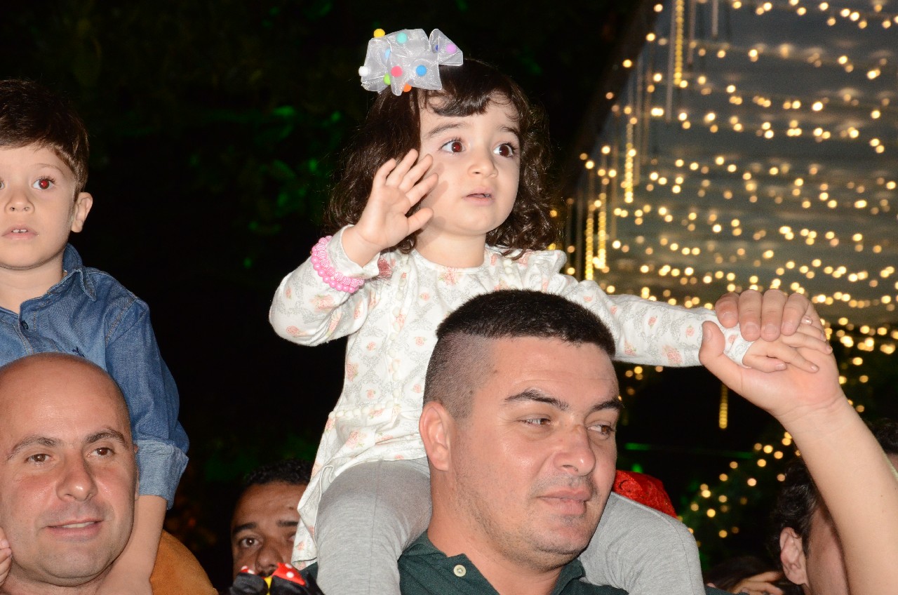 Papai Noel chega e o encanto do Natal toma conta de Pará de Minas