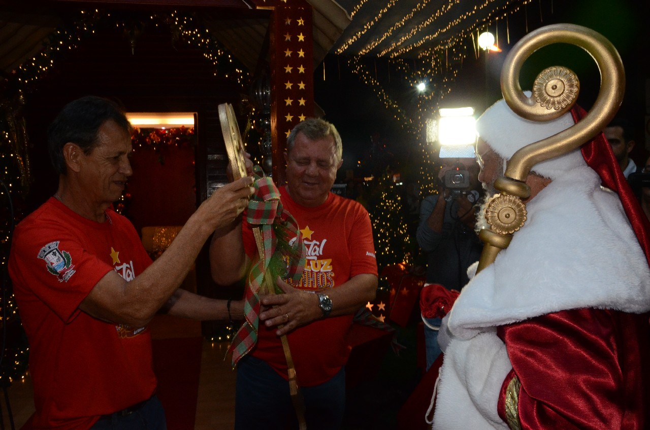 Papai Noel chega e o encanto do Natal toma conta de Pará de Minas