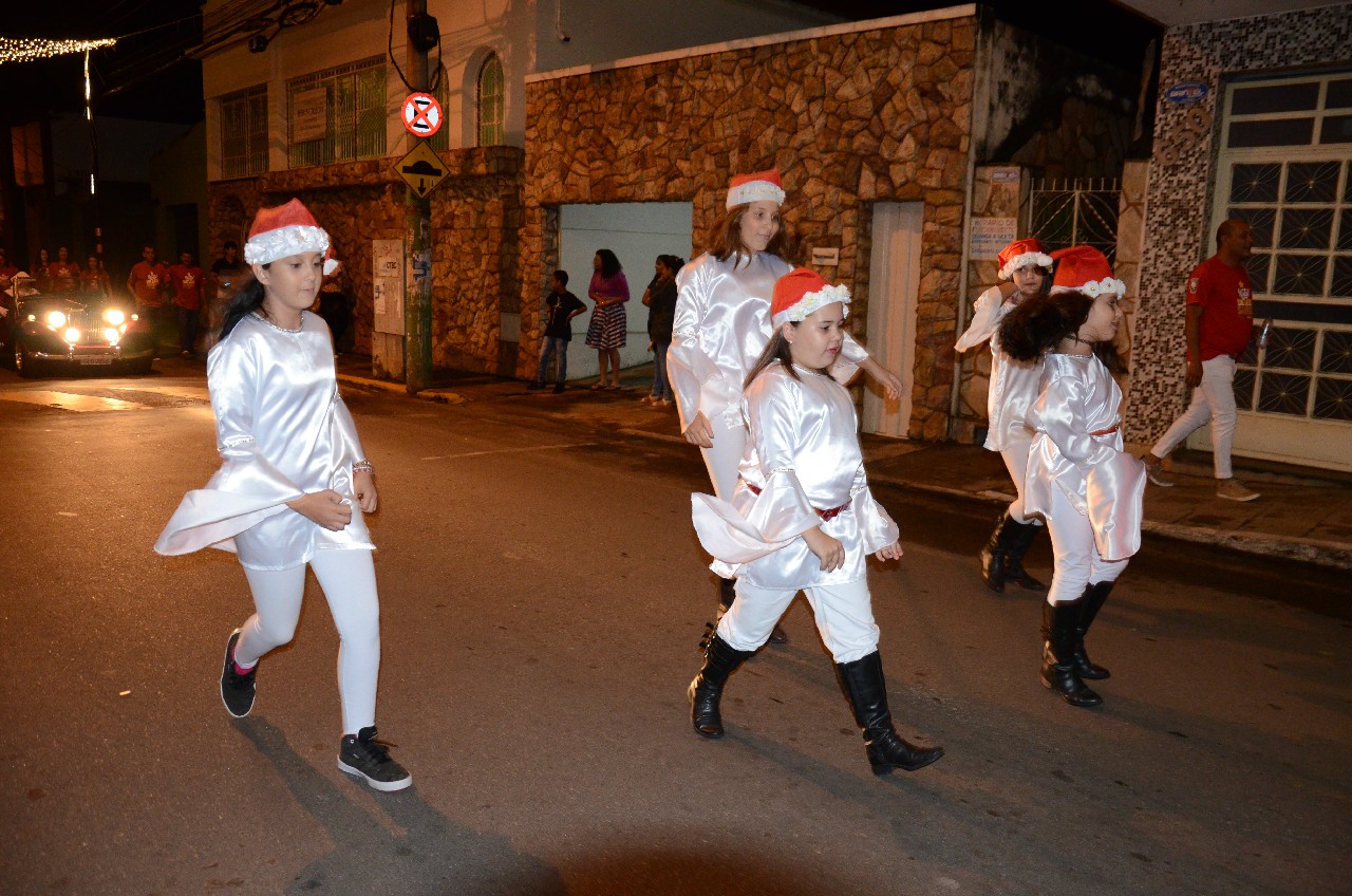 Papai Noel chega e o encanto do Natal toma conta de Pará de Minas