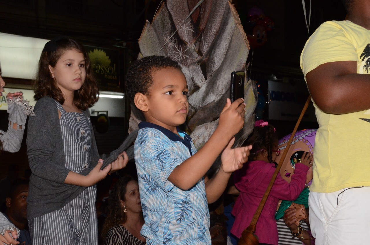 Papai Noel chega e o encanto do Natal toma conta de Pará de Minas