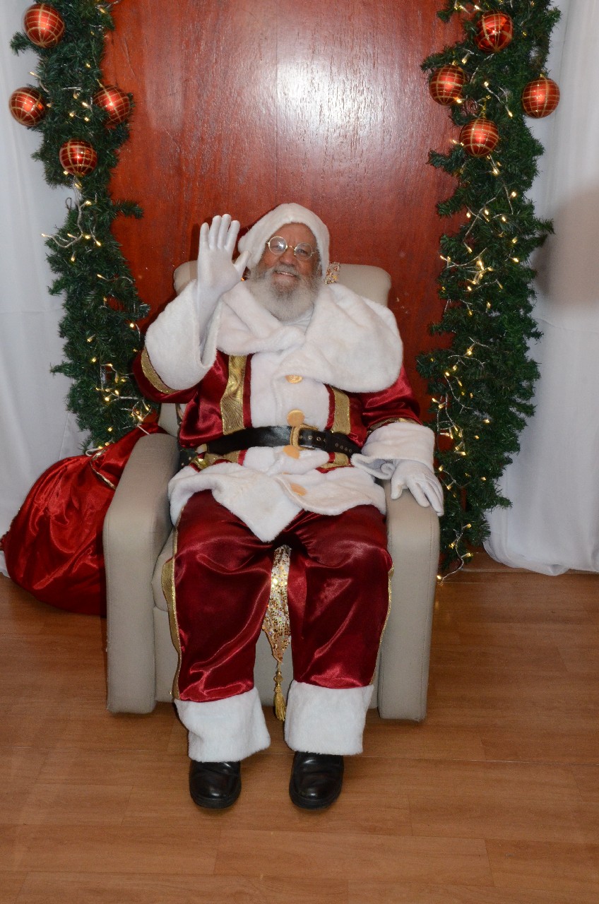 Papai Noel chega e o encanto do Natal toma conta de Pará de Minas