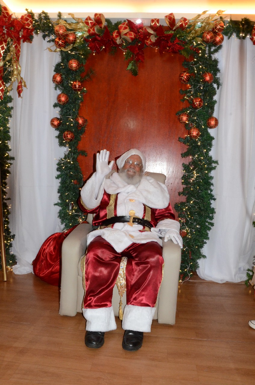 Papai Noel chega e o encanto do Natal toma conta de Pará de Minas