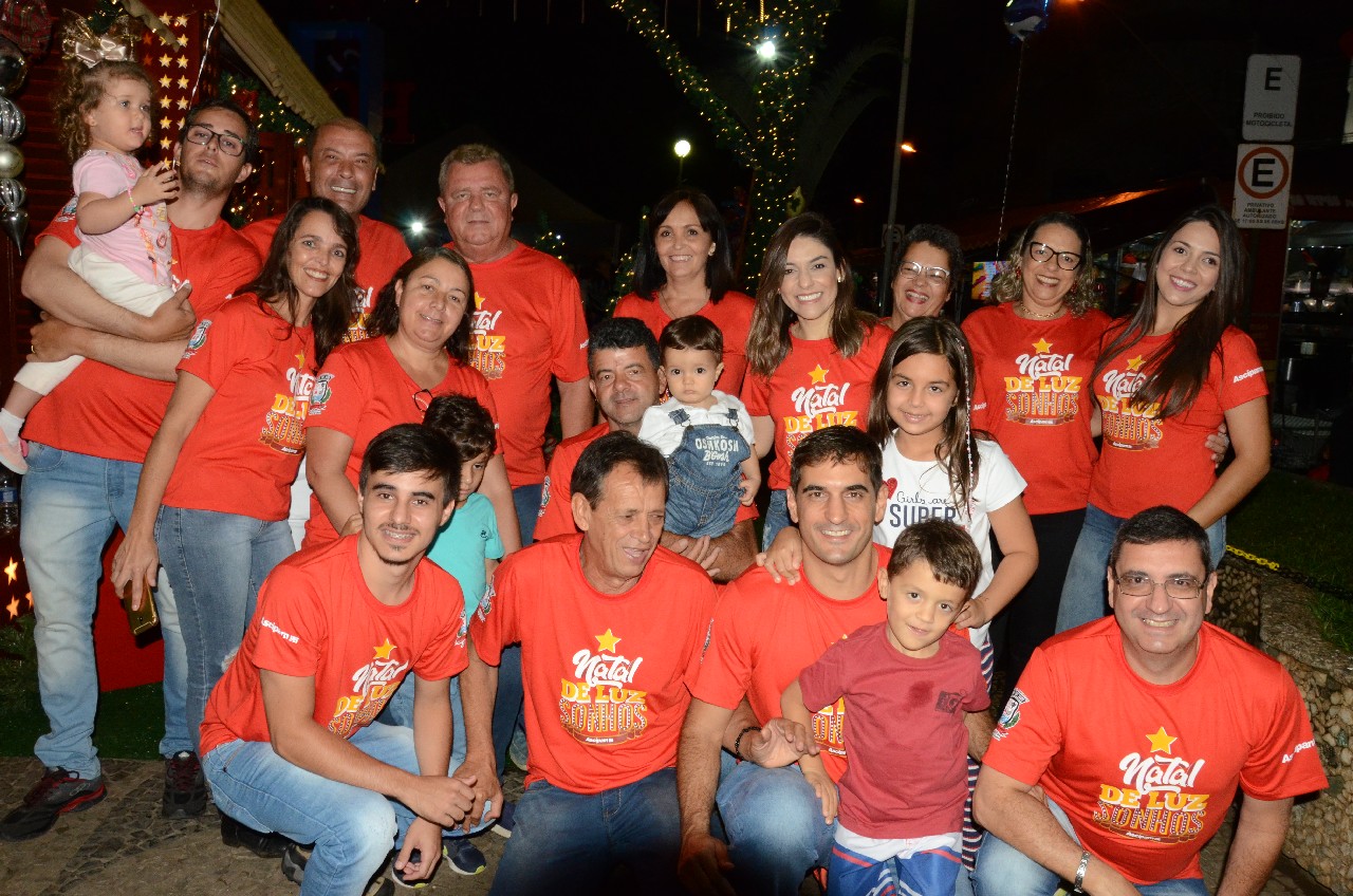 Papai Noel chega e o encanto do Natal toma conta de Pará de Minas