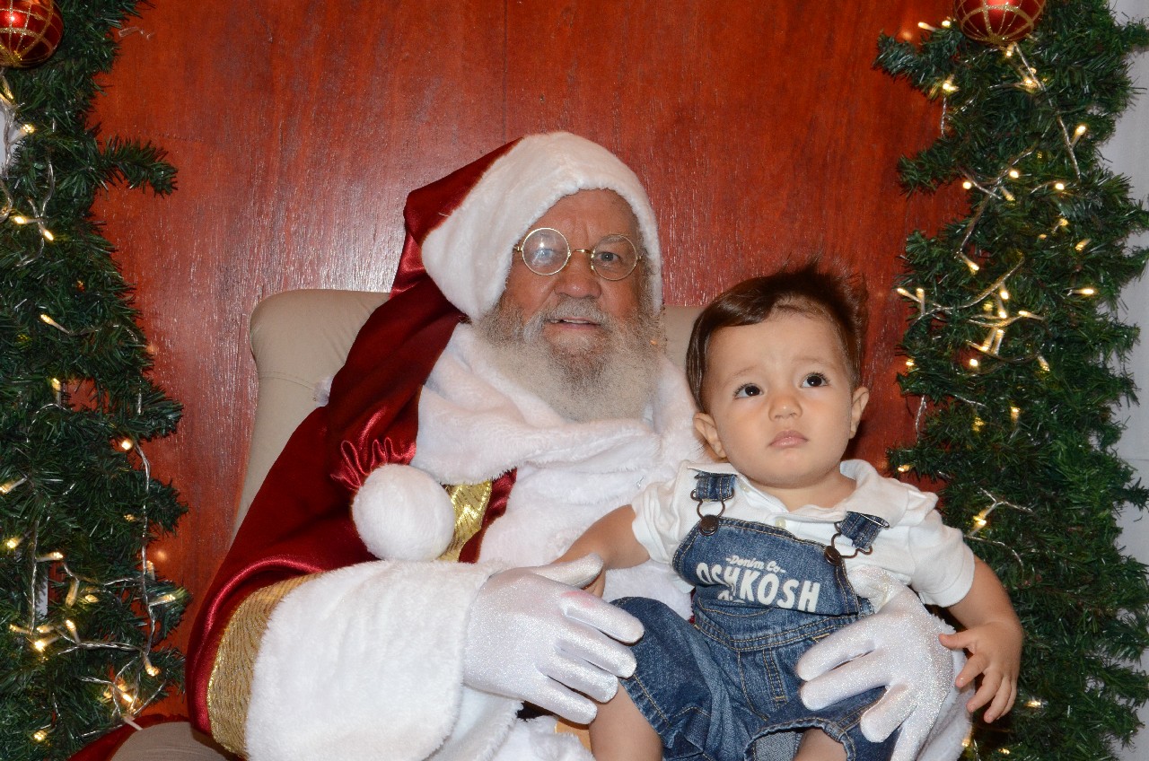 Papai Noel chega e o encanto do Natal toma conta de Pará de Minas