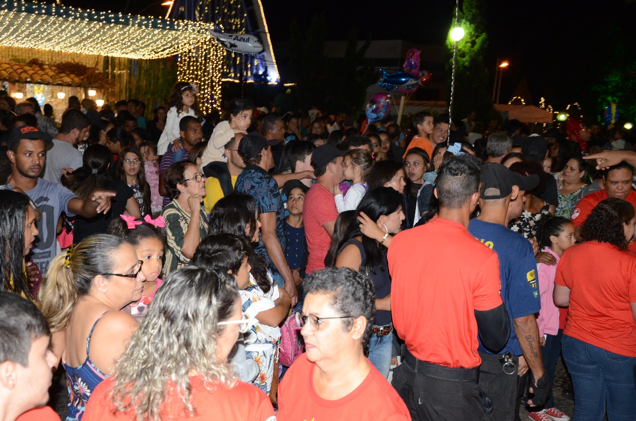 Papai Noel chega e o encanto do Natal toma conta de Pará de Minas