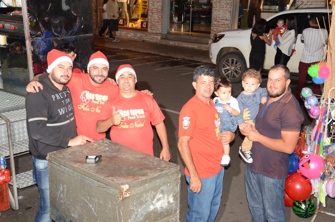 Papai Noel chega e o encanto do Natal toma conta de Pará de Minas