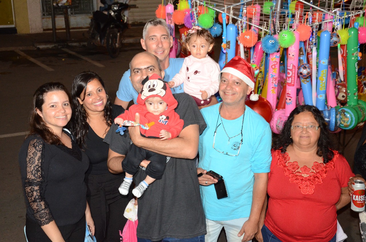 Papai Noel chega e o encanto do Natal toma conta de Pará de Minas