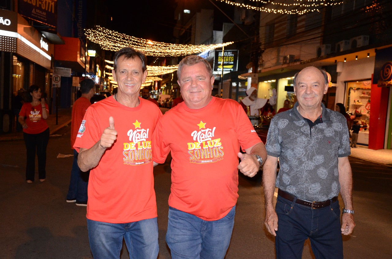 Papai Noel chega e o encanto do Natal toma conta de Pará de Minas