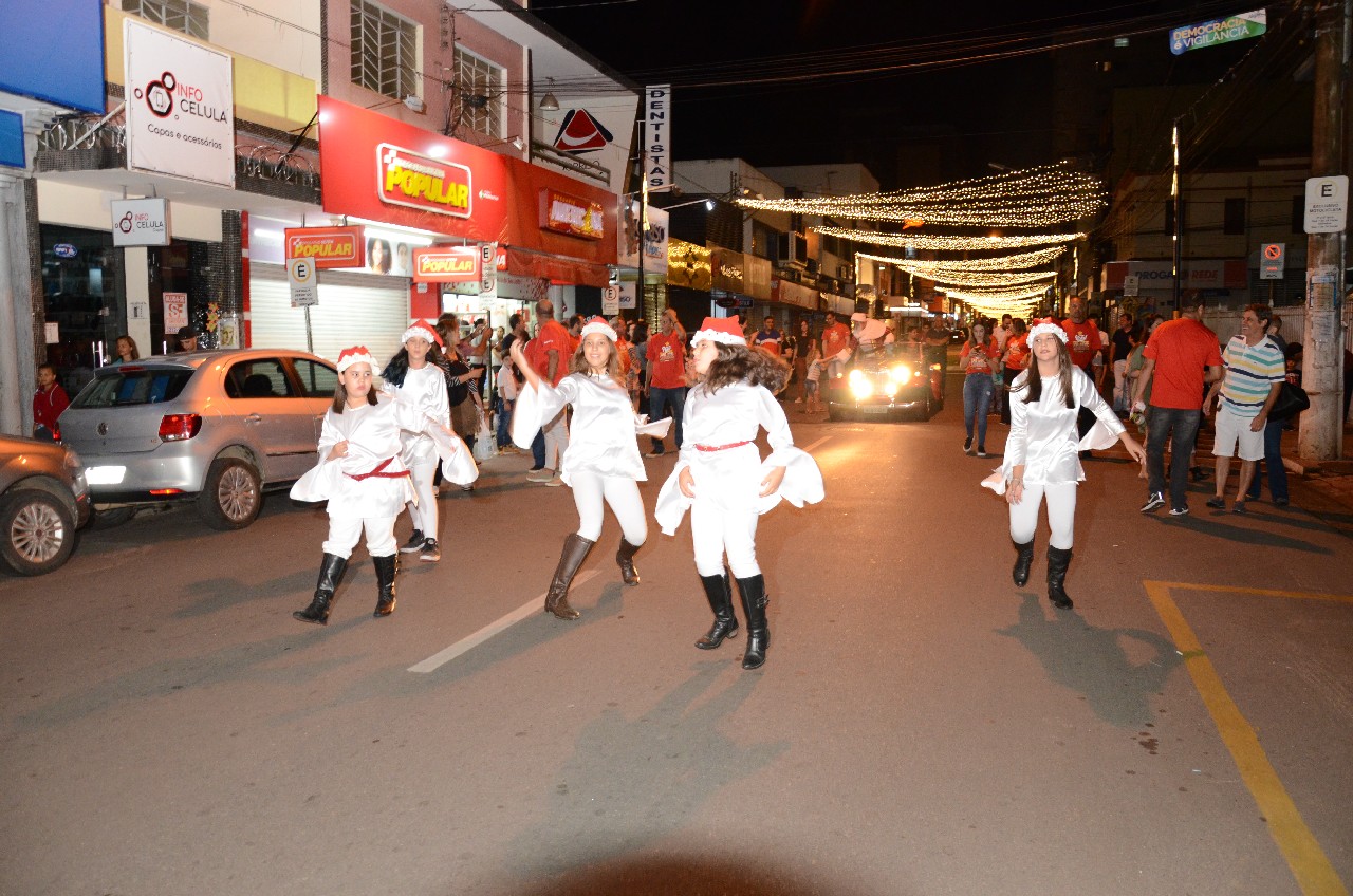 Papai Noel chega e o encanto do Natal toma conta de Pará de Minas