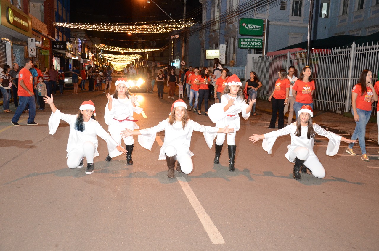 Papai Noel chega e o encanto do Natal toma conta de Pará de Minas