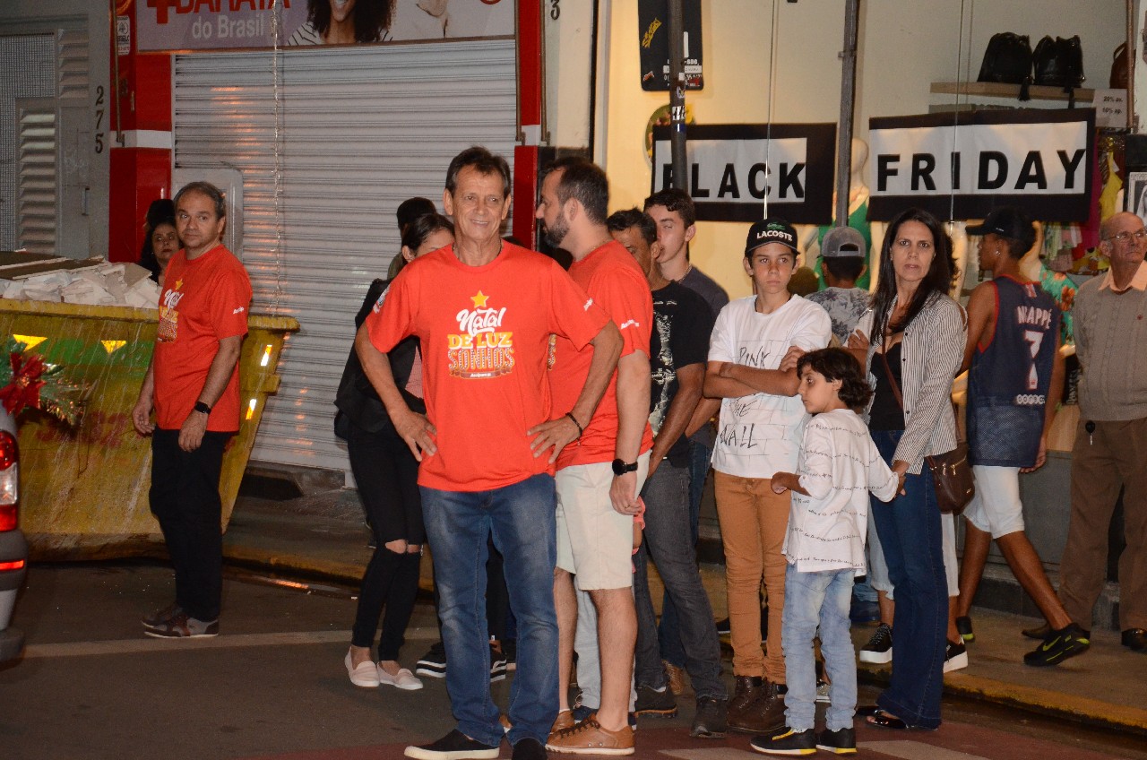 Papai Noel chega e o encanto do Natal toma conta de Pará de Minas