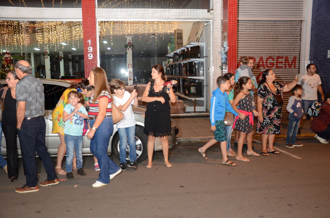 Papai Noel chega e o encanto do Natal toma conta de Pará de Minas