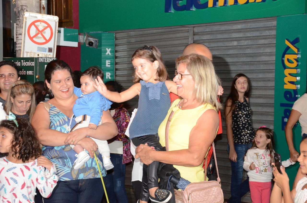 Papai Noel chega e o encanto do Natal toma conta de Pará de Minas