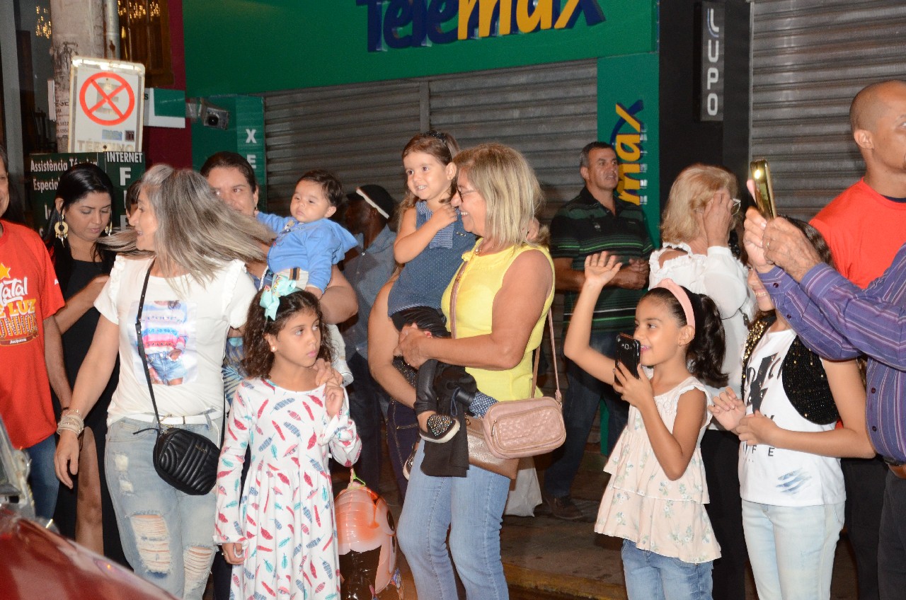 Papai Noel chega e o encanto do Natal toma conta de Pará de Minas