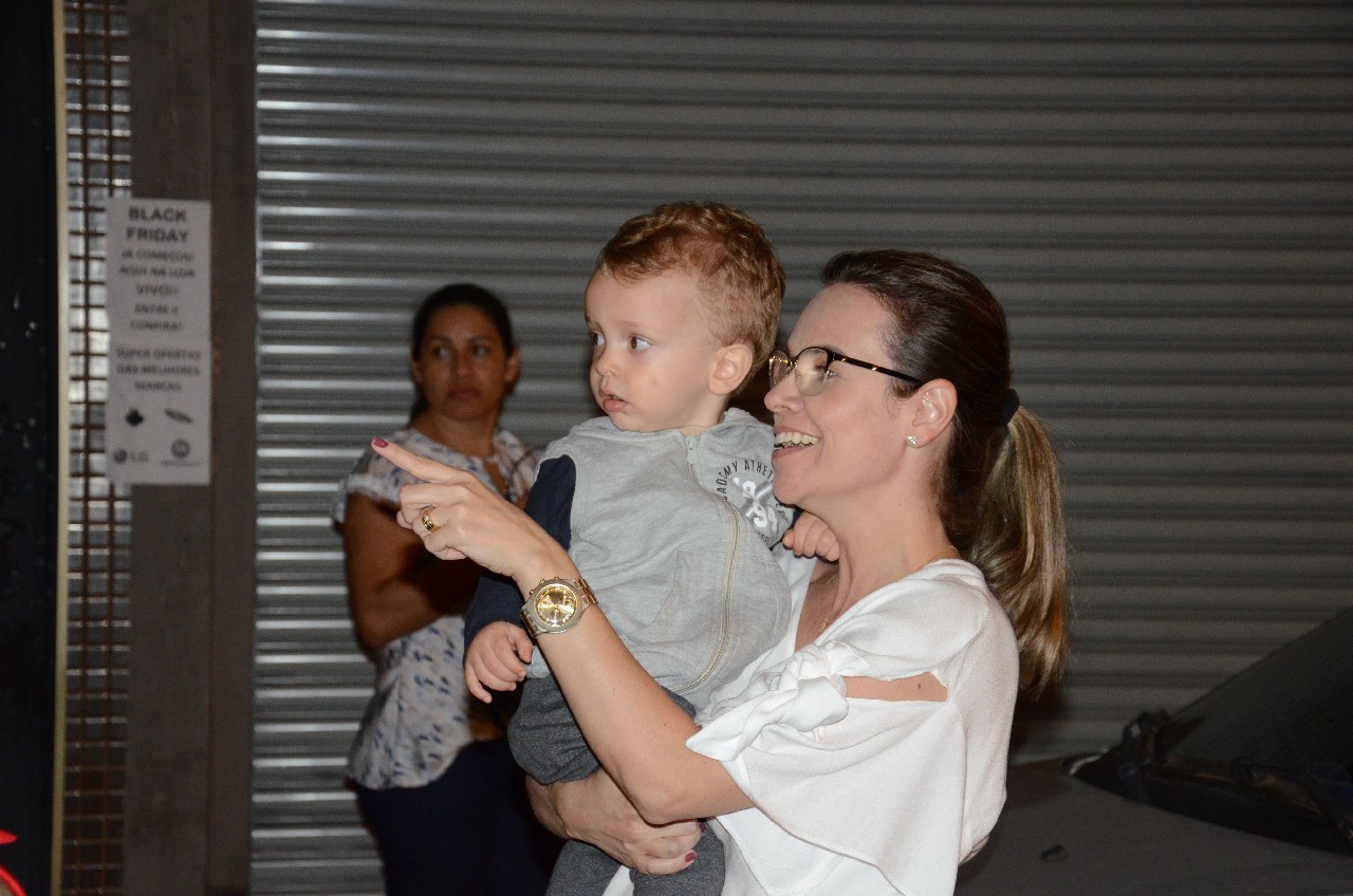 Papai Noel chega e o encanto do Natal toma conta de Pará de Minas