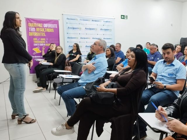 Oficinas do Programa Varejo Mais do Sebrae capacitam equipes de empresas associadas Ascipam