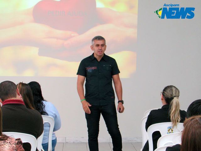 Palestra sobre bem-estar atrai diversos colaboradores e empresários