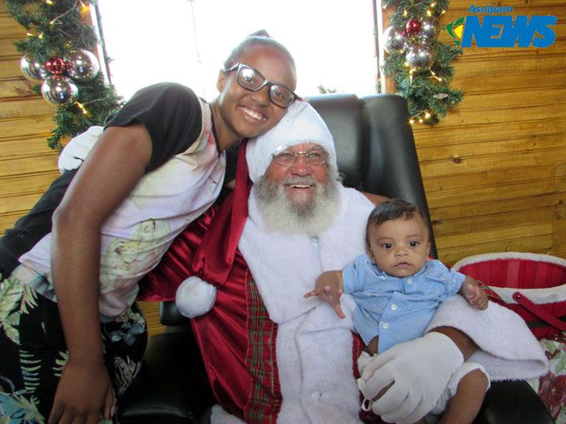 Casinha Itinerante de Papai Noel leva alegria aos bairros