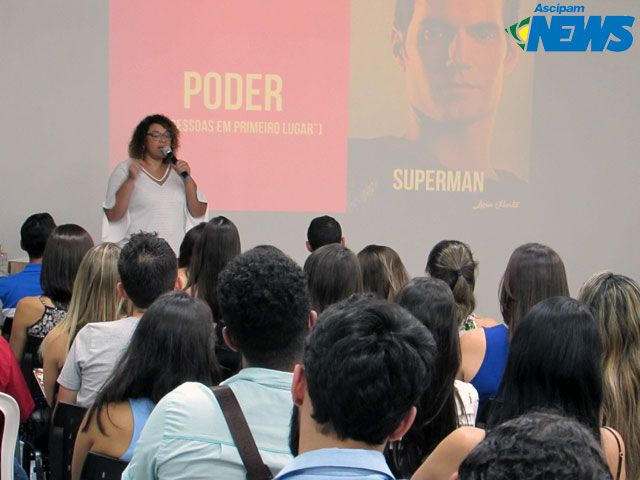 Conexão RH comemora 1 ano com palestra e confraternização