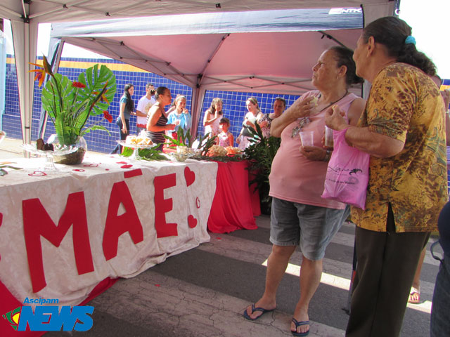 Lojistas promovem café especial para as mães