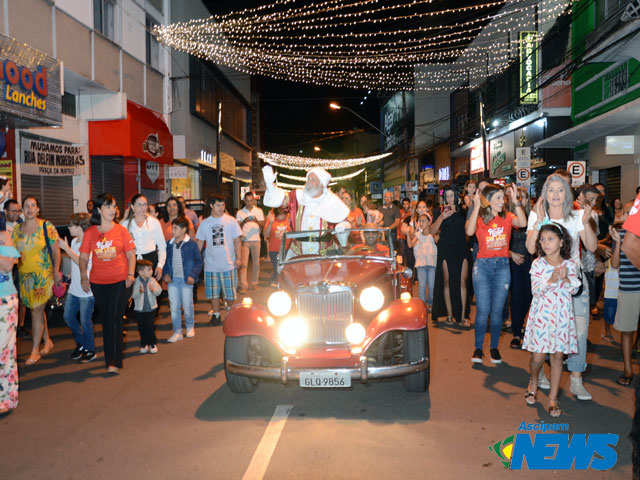 Papai Noel chega e o encanto do Natal toma conta de Pará de Minas